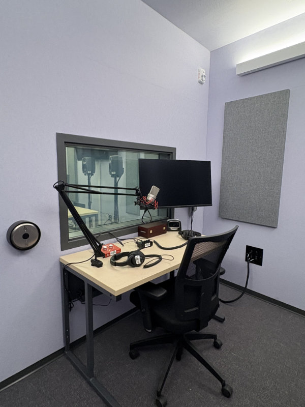 Local A-4422 : Salle de doublage et de vidéodescription - Labo HSI, UQAM